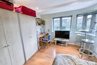 1 bed studio, Central Park Avenue, North Hill, Plymouth, PL46NE - Image 4